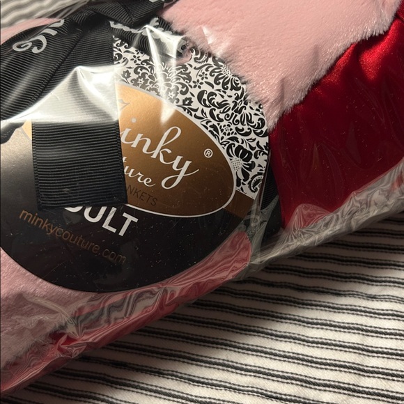 Pink and Red Candy Cane Blanket - Picture 3 of 4